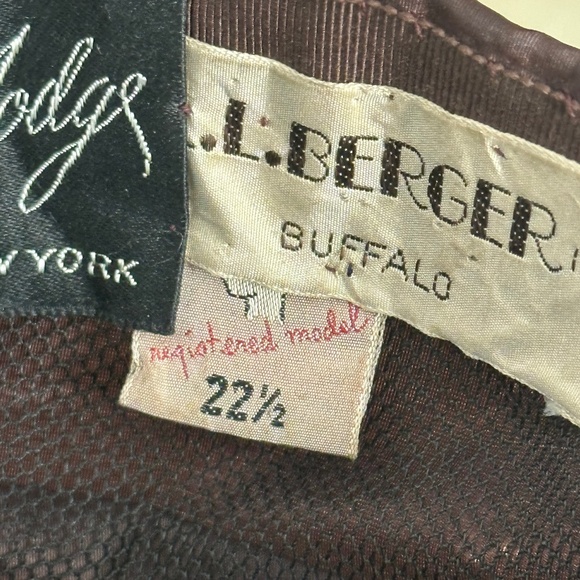 COVETED AND REGISTERED DESIGNER 1940s' BROWN FELT & TAFFETA TILT HAT - Picture 12 of 12